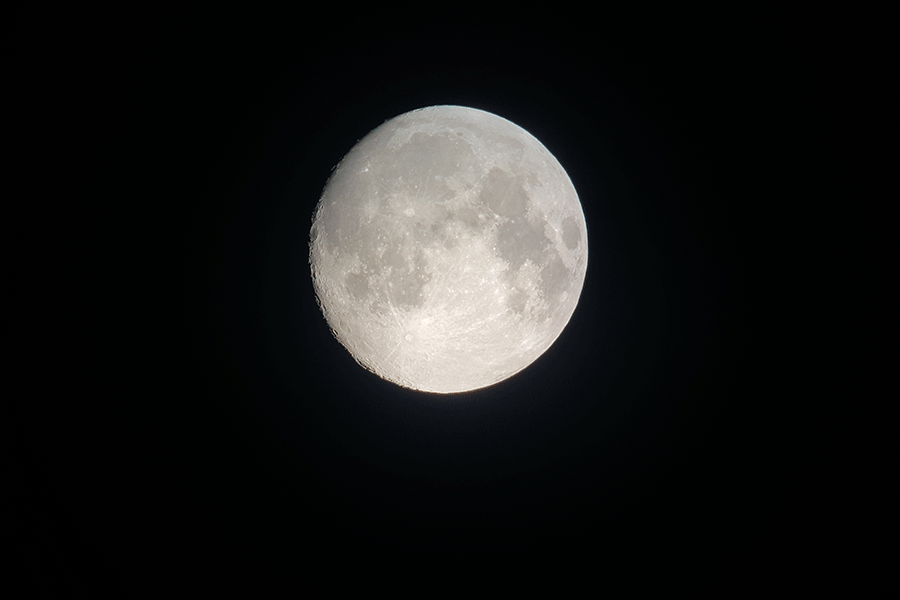Maan in telescoop