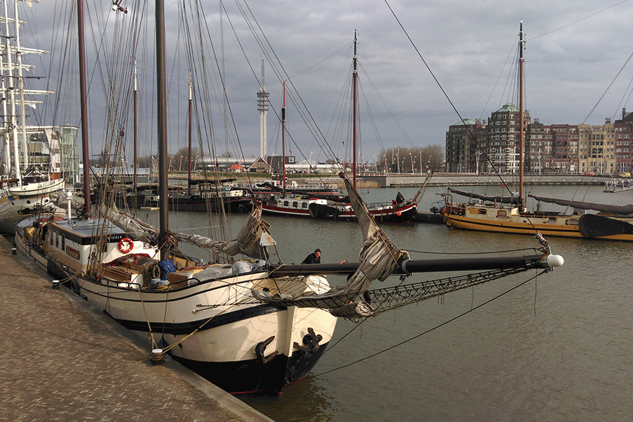 Schuttevaer in de Bataviahaven